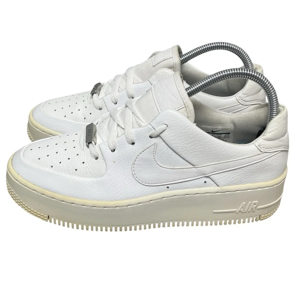 Nike Air Force 1 Sage Low Womens Sz 8 White Leather Platform Sneakers AR5339-100